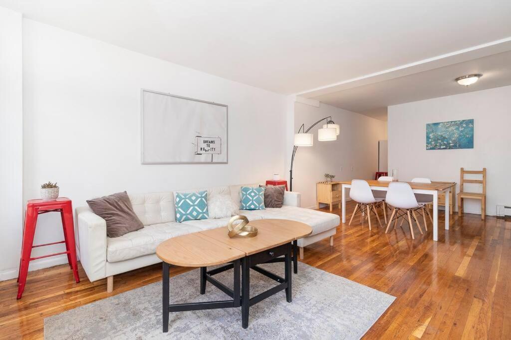 2Bed Bliss By Central Park North ニューヨーク エクステリア 写真