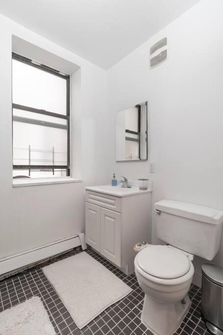 2Bed Bliss By Central Park North ニューヨーク エクステリア 写真