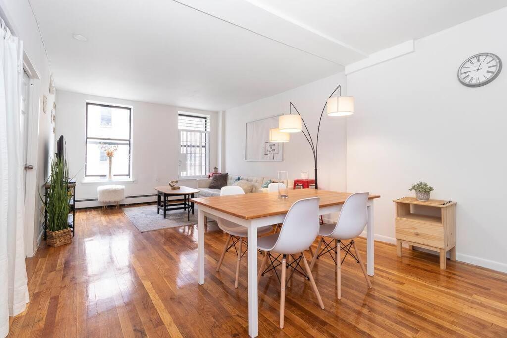 2Bed Bliss By Central Park North ニューヨーク エクステリア 写真