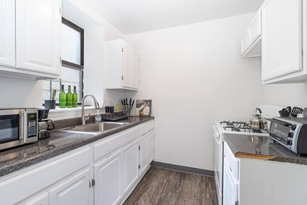 2Bed Bliss By Central Park North ニューヨーク エクステリア 写真
